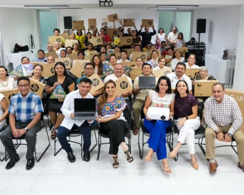Pie de foto: El Programa de Fortalecimiento de la Lengua Maya beneficia a 136 docentes inscritos en la certificación en lengua Maya del nivel inicial, 185 en el básico, 160 en intermedio y 185 en avanzado.