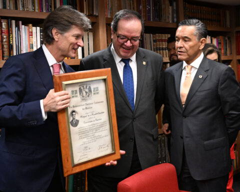 Foto: UNAM (Inauguración de la Biblioteca Miguel de la Madrid Hurtado en la UNAM)
