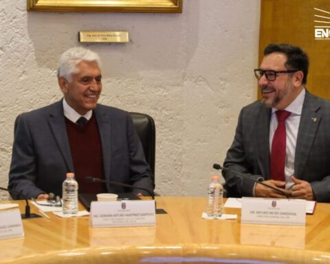 Firma director del IPN, Arturo Reyes y titular de la Conagua, Germán Arturo Martínez acuerdo para crear primera ingeniería en Meteorología